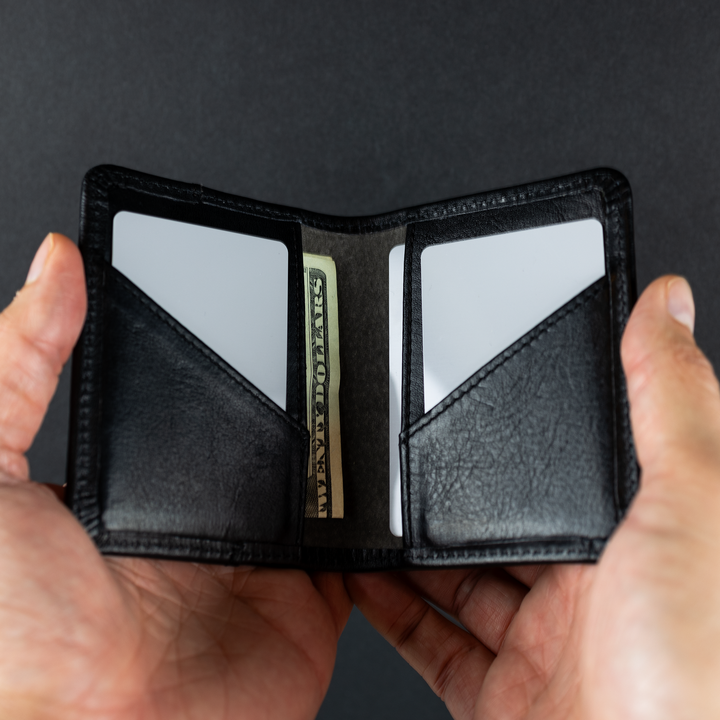 Black bifold01#color_black